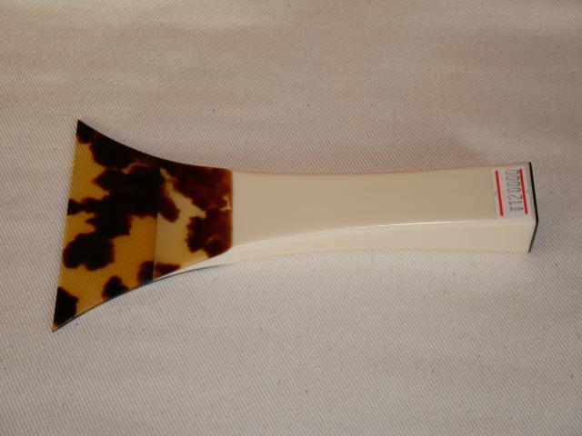 プラ台津軽べっ甲撥(新品) [B-15]